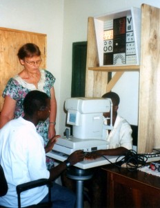 Lesgeven in werken met 'n automatische  refractiemeter