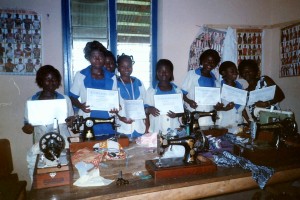 De eerste diploma's worden na 2 jaar naailes  uitgereikt